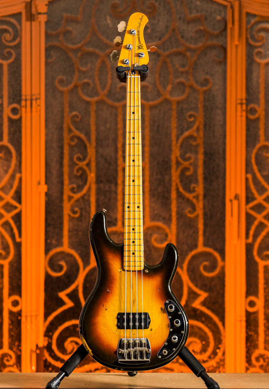William bass. Ibanez art100. Cliff Williams Musicman. Стингрей бас. Cliff Williams icon Series Stingray Bass.